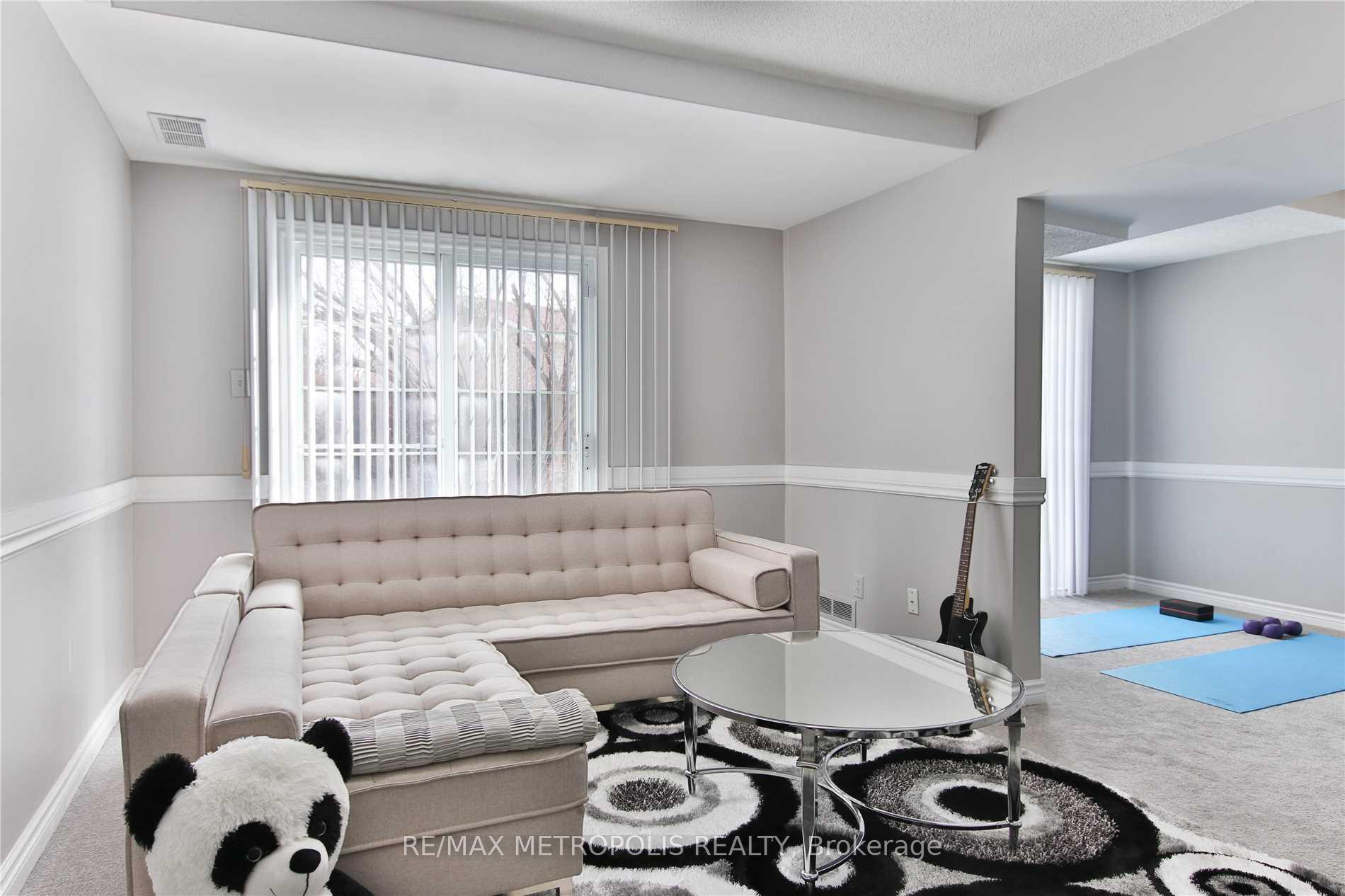 17 Clover Ridge Drive W 1, Ajax — photo 3 of 5