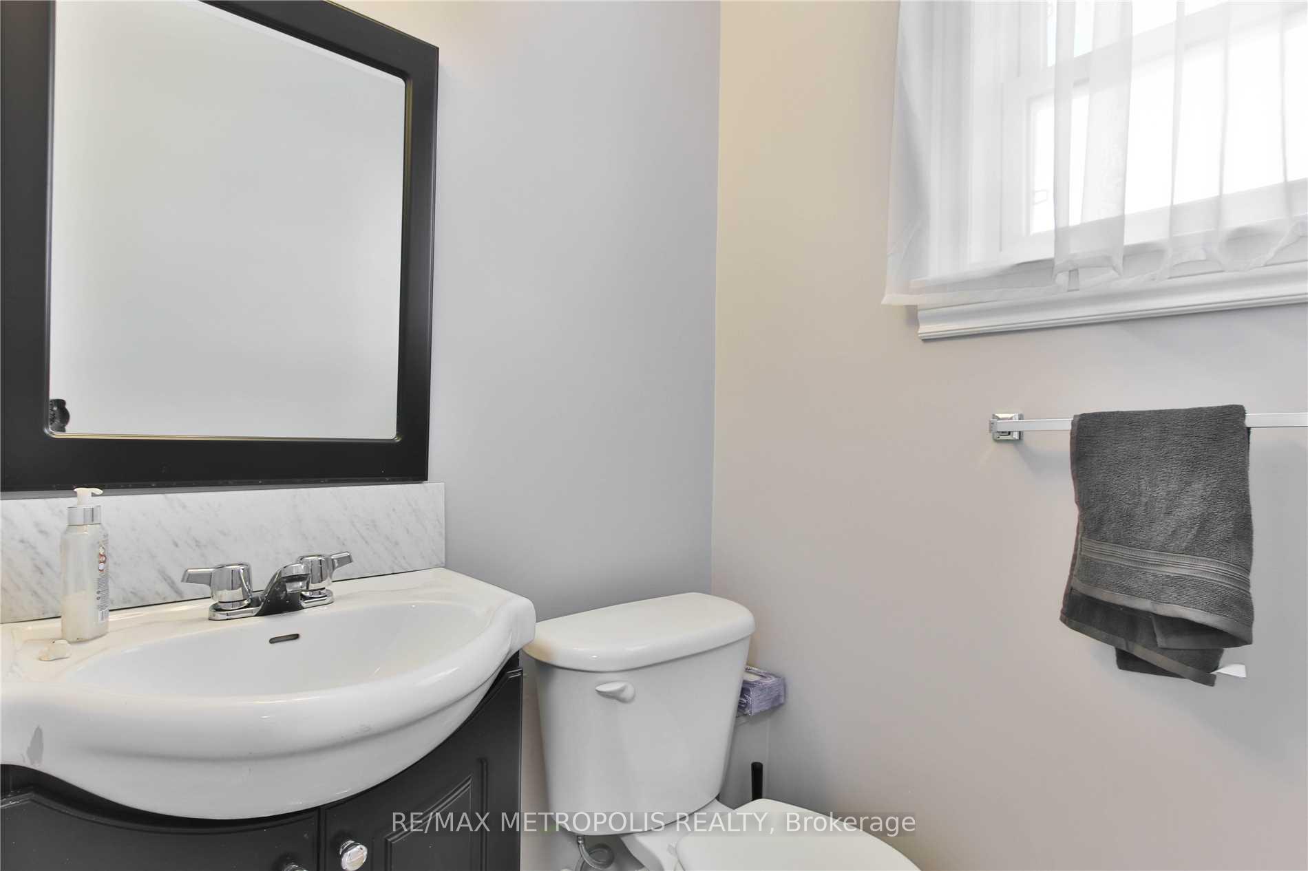 17 Clover Ridge Drive W 1, Ajax — photo 5 of 5
