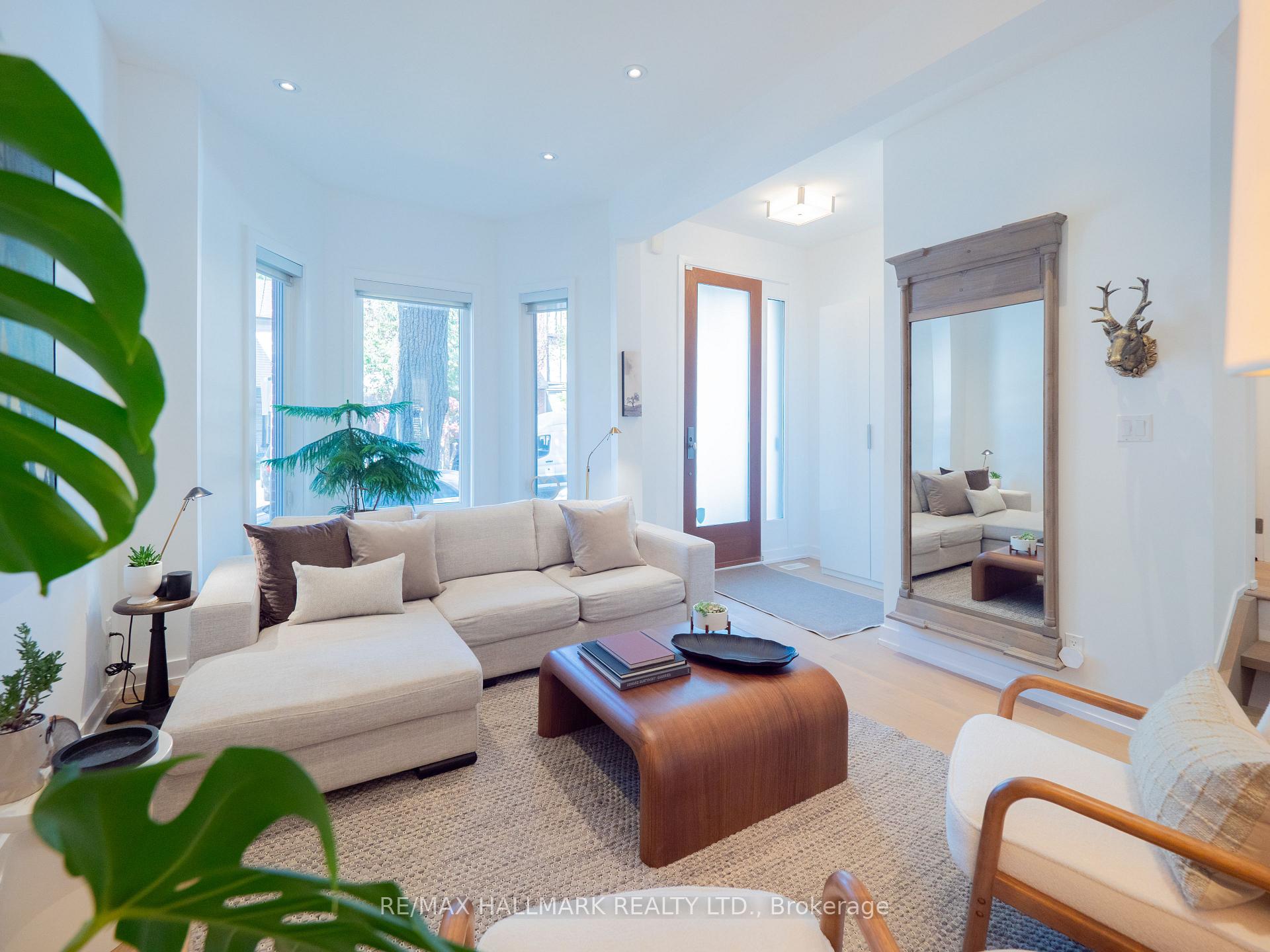 199 Boulton Avenue, Toronto E01 — photo 4 of 5