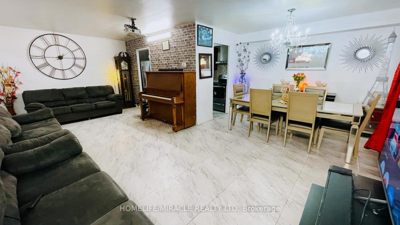 5 Massey Square 1108, Toronto E03 — photo 4 of 5