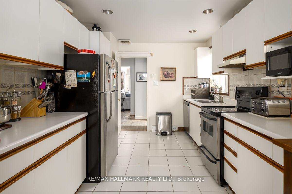 22 Airley Crescent, Toronto E03 — photo 4 of 5