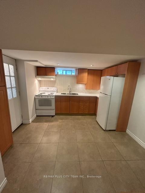 686 Sammon Avenue BSMT, Toronto E03 — photo 2 of 5