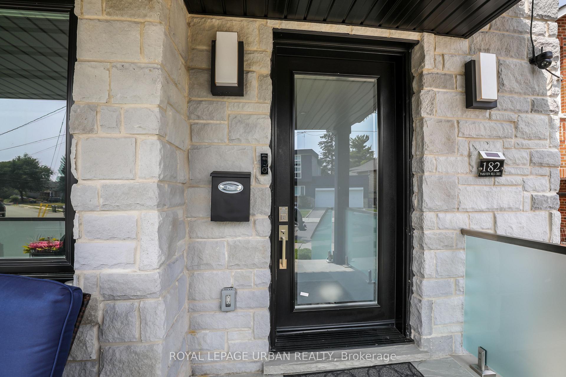 182 Parkview Hill Crescent, Toronto E03 — photo 4 of 5