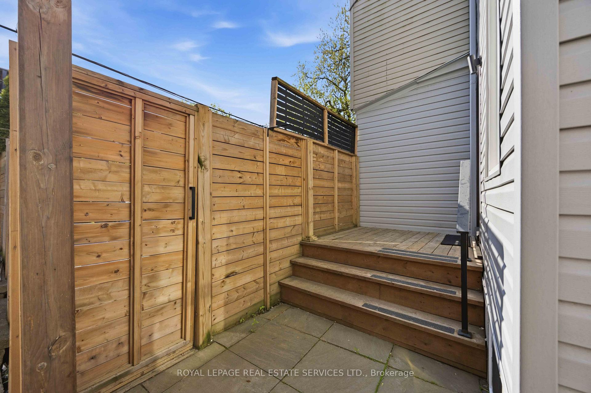 793 Pape Avenue 4, Toronto E03 — photo 3 of 5