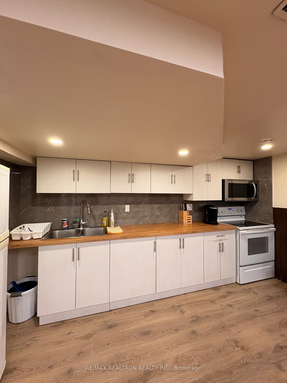 34 Shoreland Crescent Bsmt Unit B, Toronto E09 — photo 3 of 5