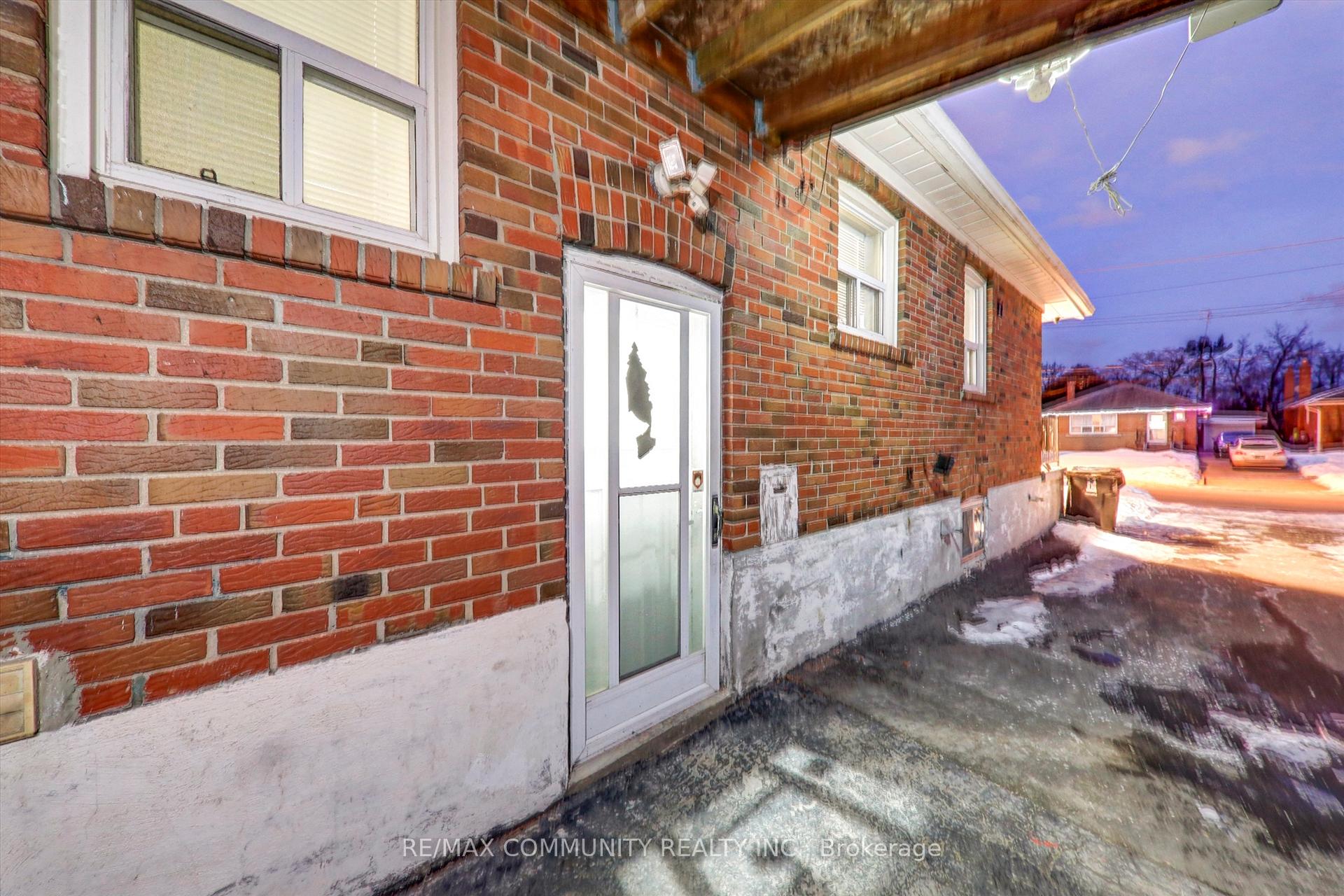 58 Gully Drive BSMT, Toronto E09 — photo 3 of 5