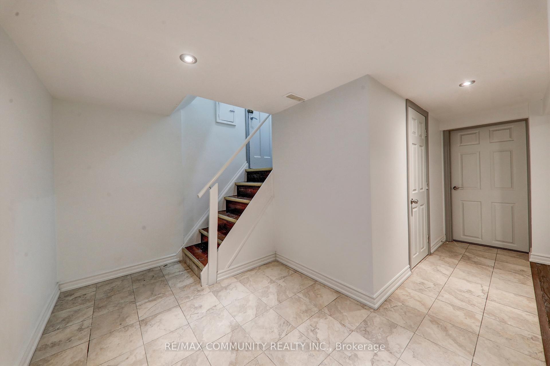 58 Gully Drive BSMT, Toronto E09 — photo 4 of 5