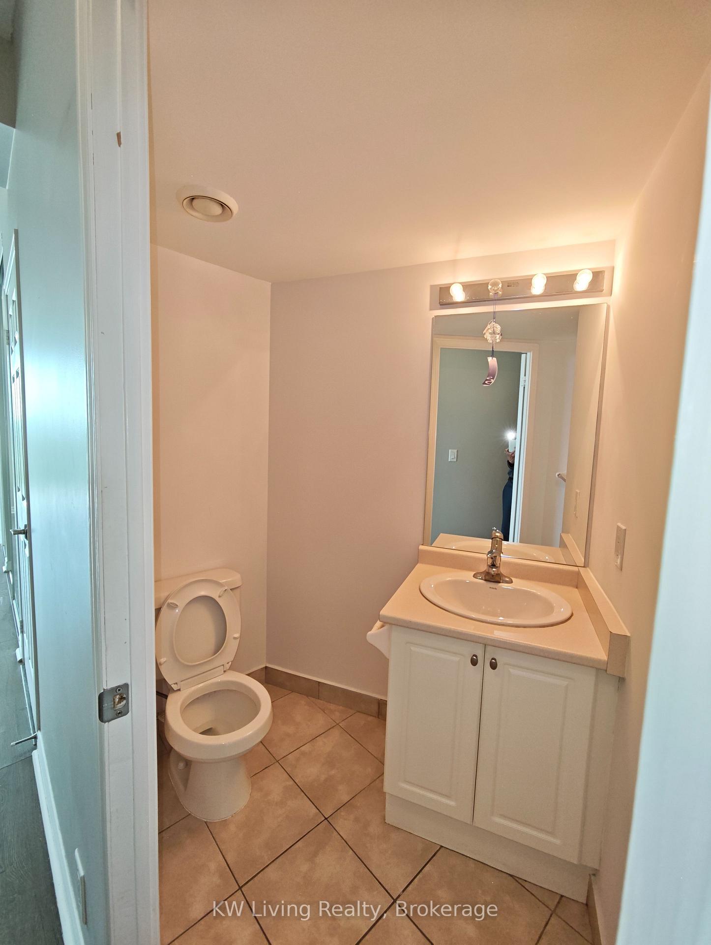 68 Grangeway Avenue 2002, Toronto E09 — photo 2 of 5