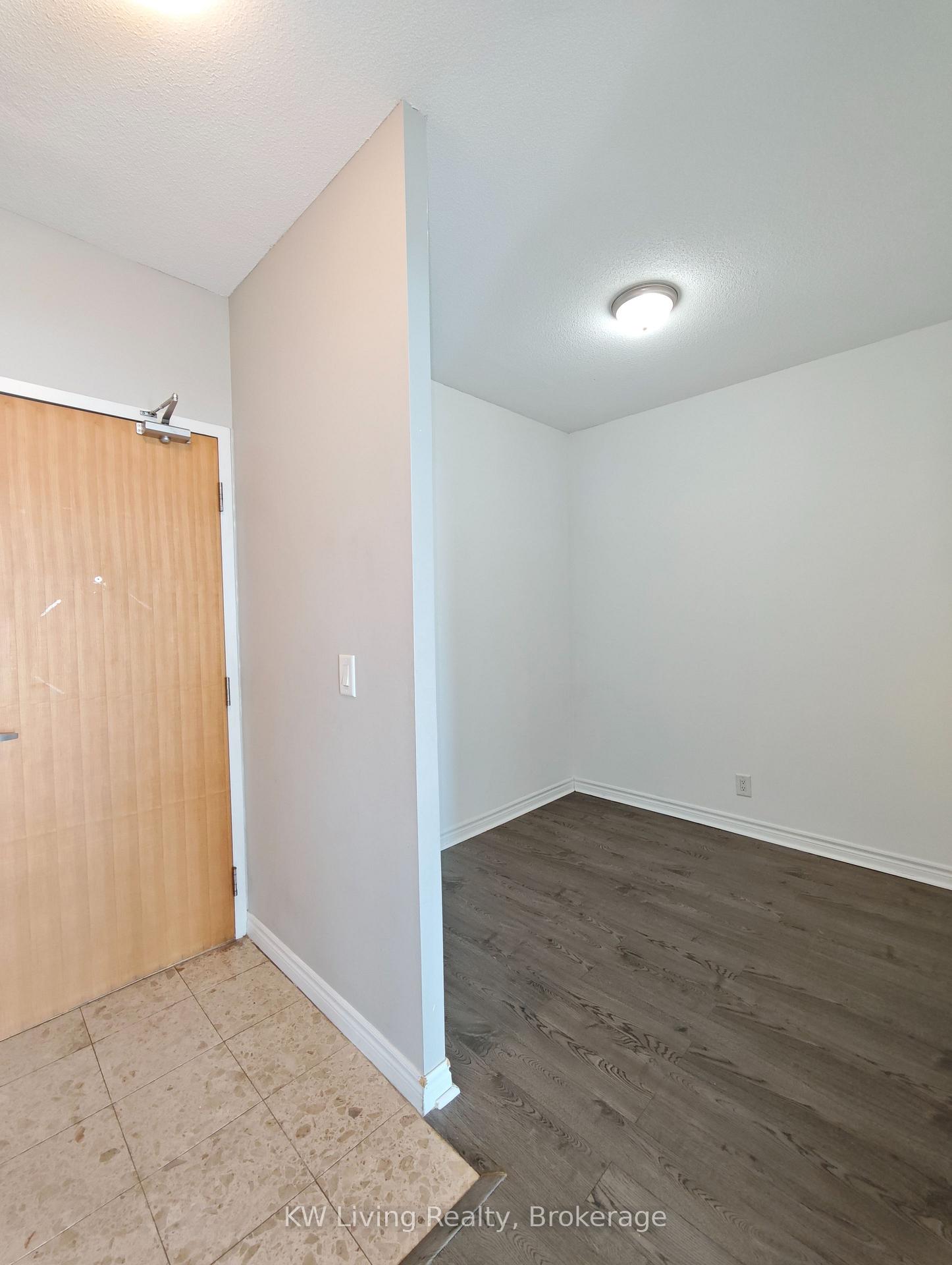 68 Grangeway Avenue 2002, Toronto E09 — photo 3 of 5