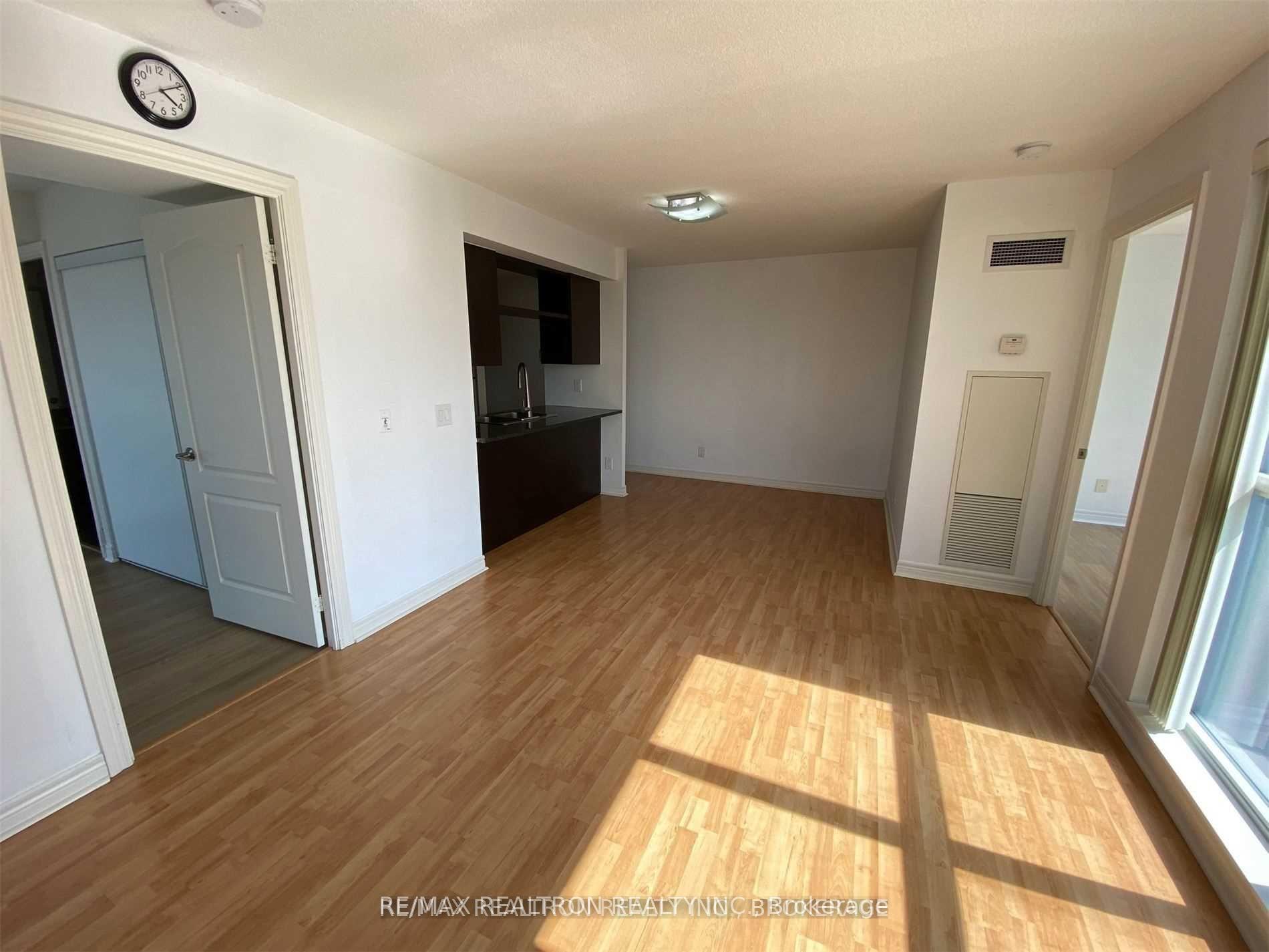 70 Town Centre Court 2109, Toronto E09, ON M1P 4Y7 — Toronto E09, Ontario