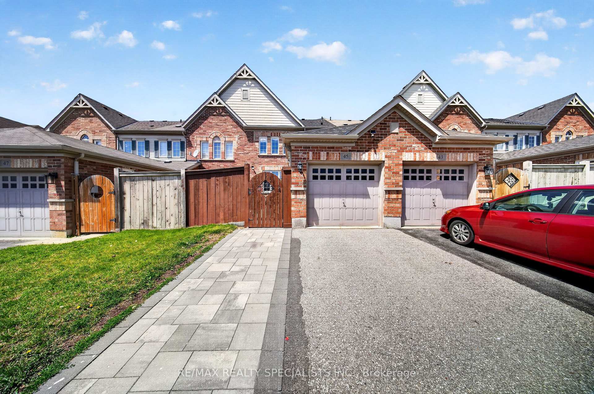 45 Warnford Circle, Ajax — photo 3 of 5