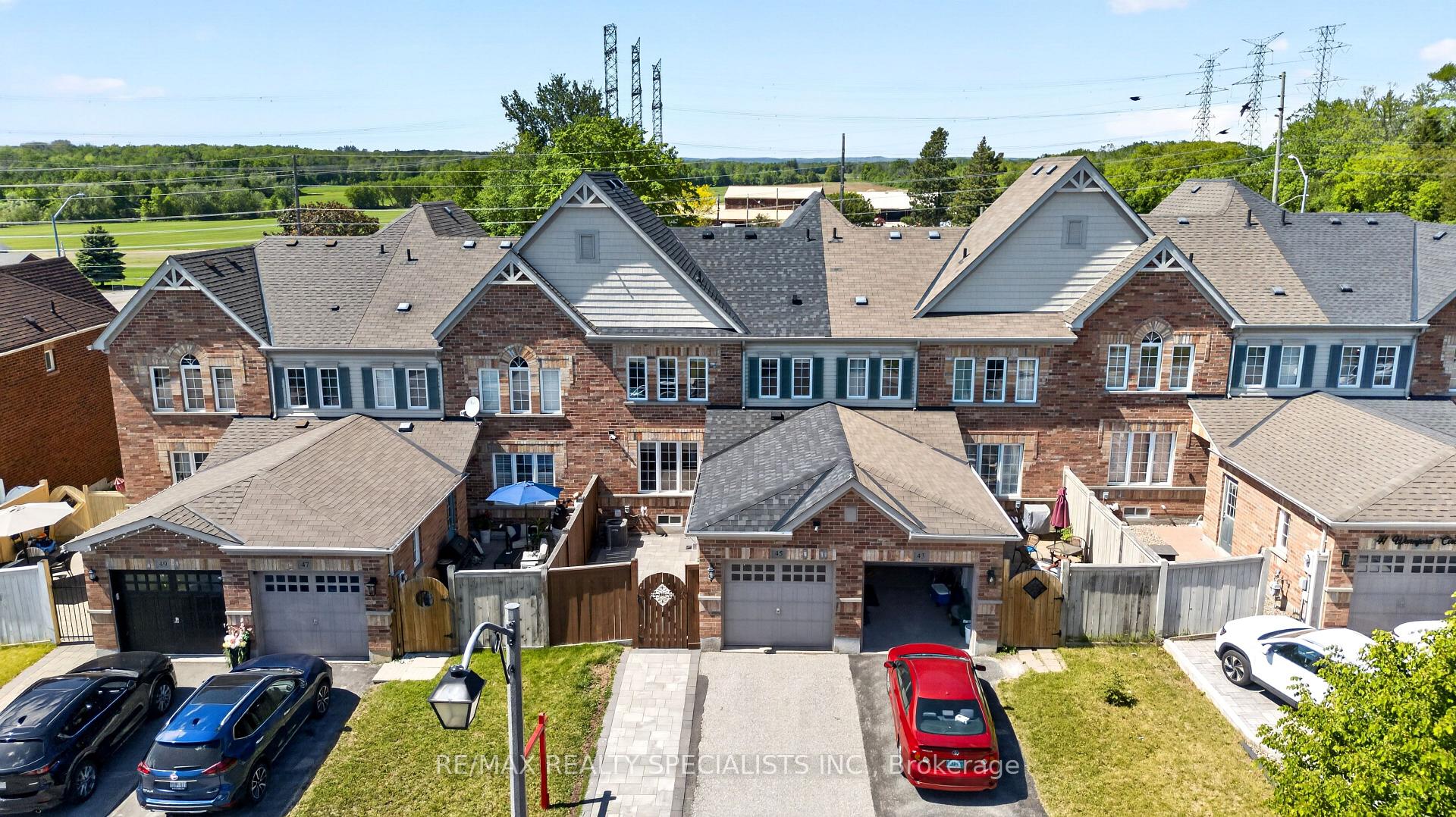 45 Warnford Circle, Ajax — photo 4 of 5