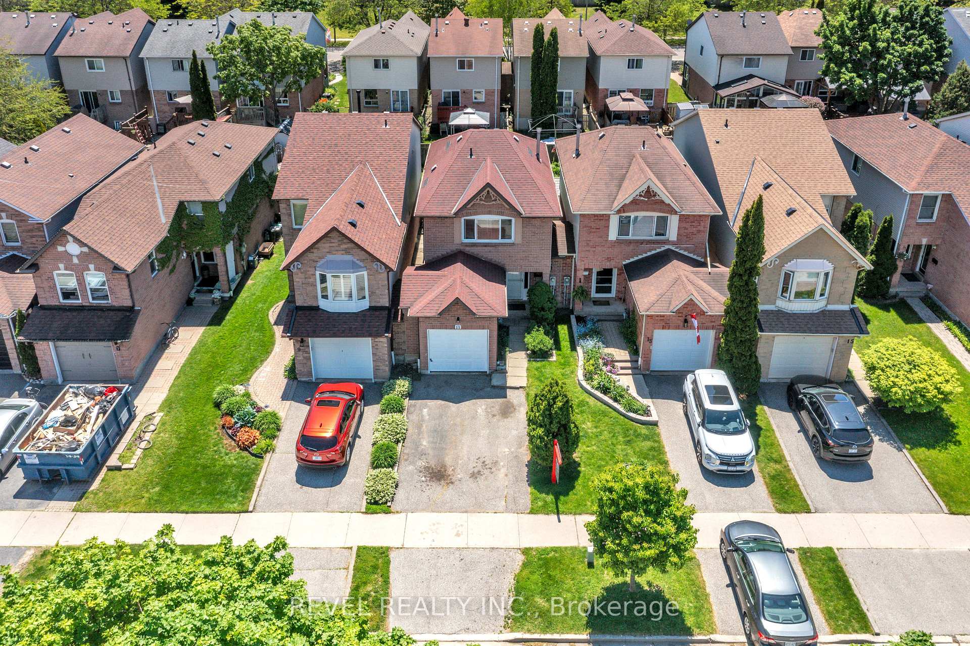11 Carr Drive, Ajax — photo 2 of 5