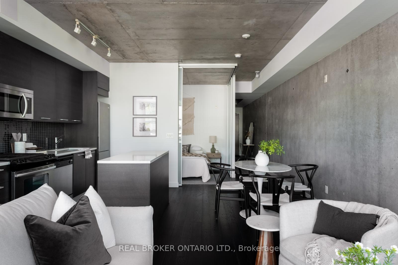 90 Broadview Avenue 202, Toronto E01 — photo 3 of 5