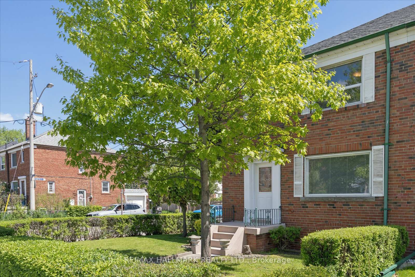 483 Cosburn Avenue, Toronto E03 — photo 2 of 5