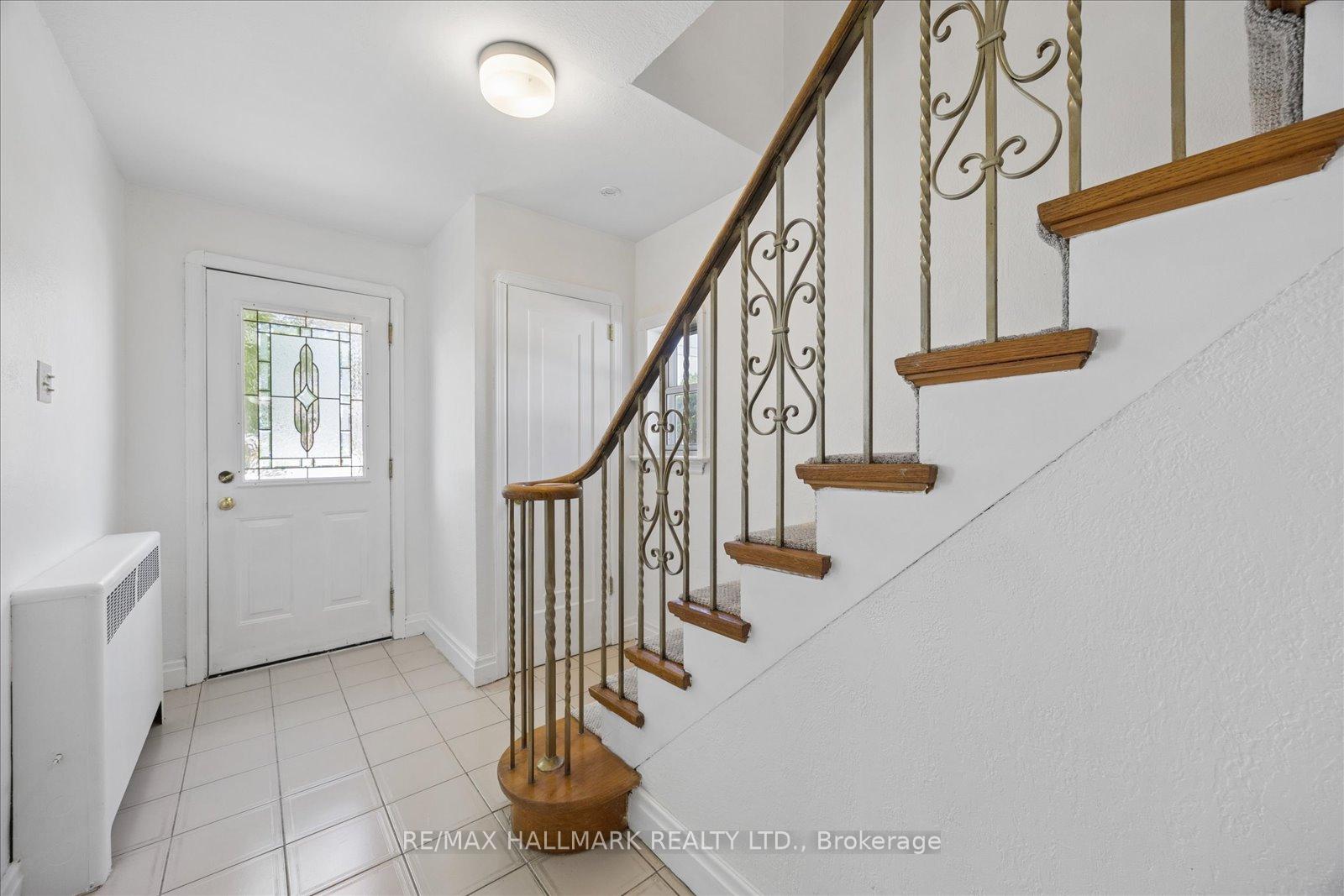 483 Cosburn Avenue, Toronto E03 — photo 4 of 5