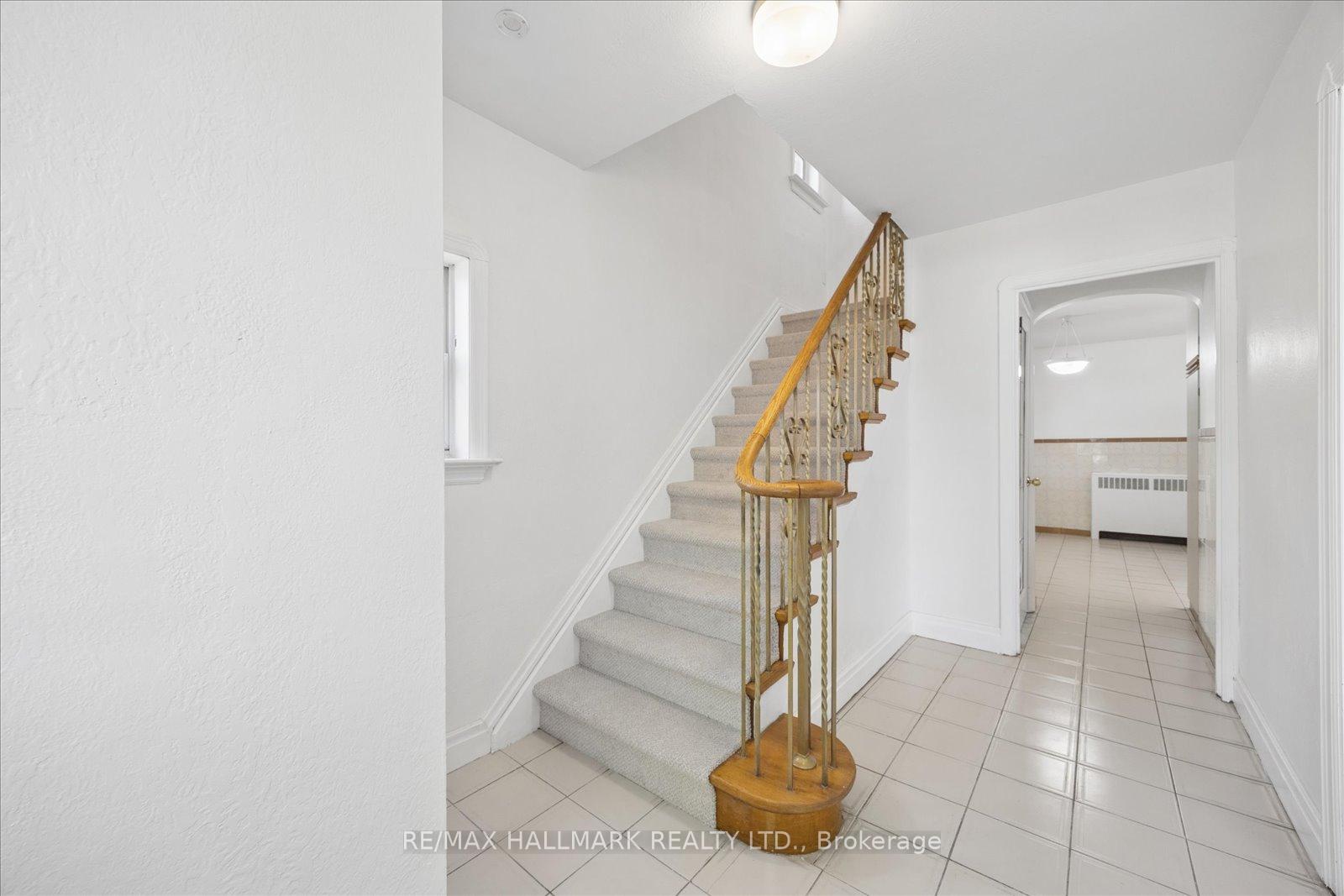 483 Cosburn Avenue, Toronto E03 — photo 5 of 5