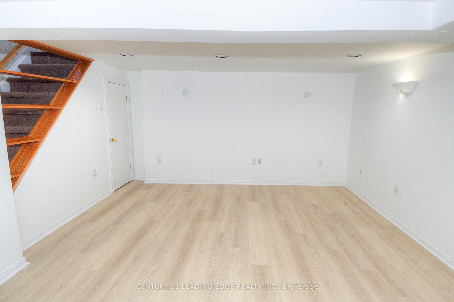 9 Wallington Avenue, Toronto E03 — photo 2 of 5