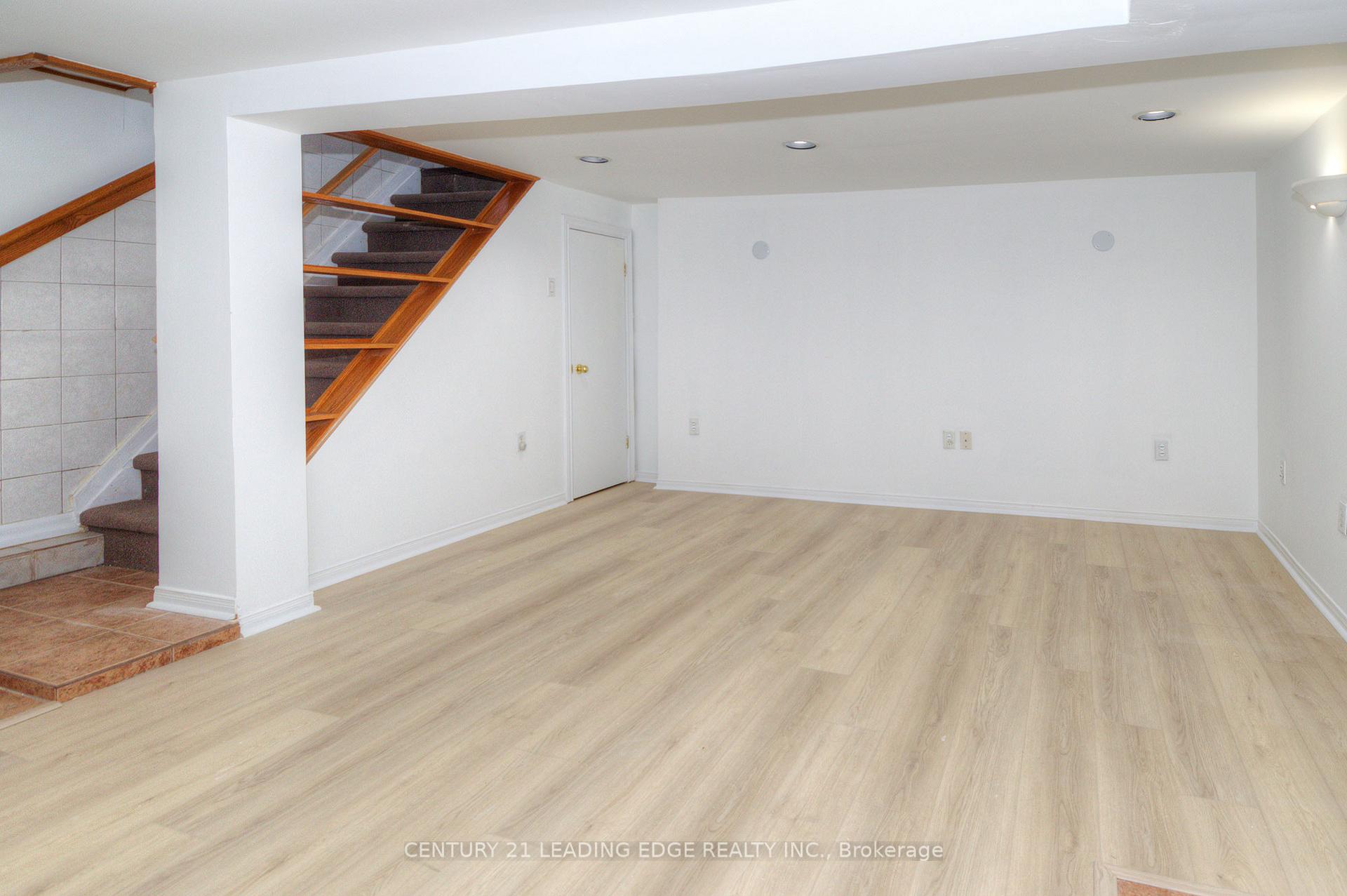 9 Wallington Avenue, Toronto E03 — photo 3 of 5