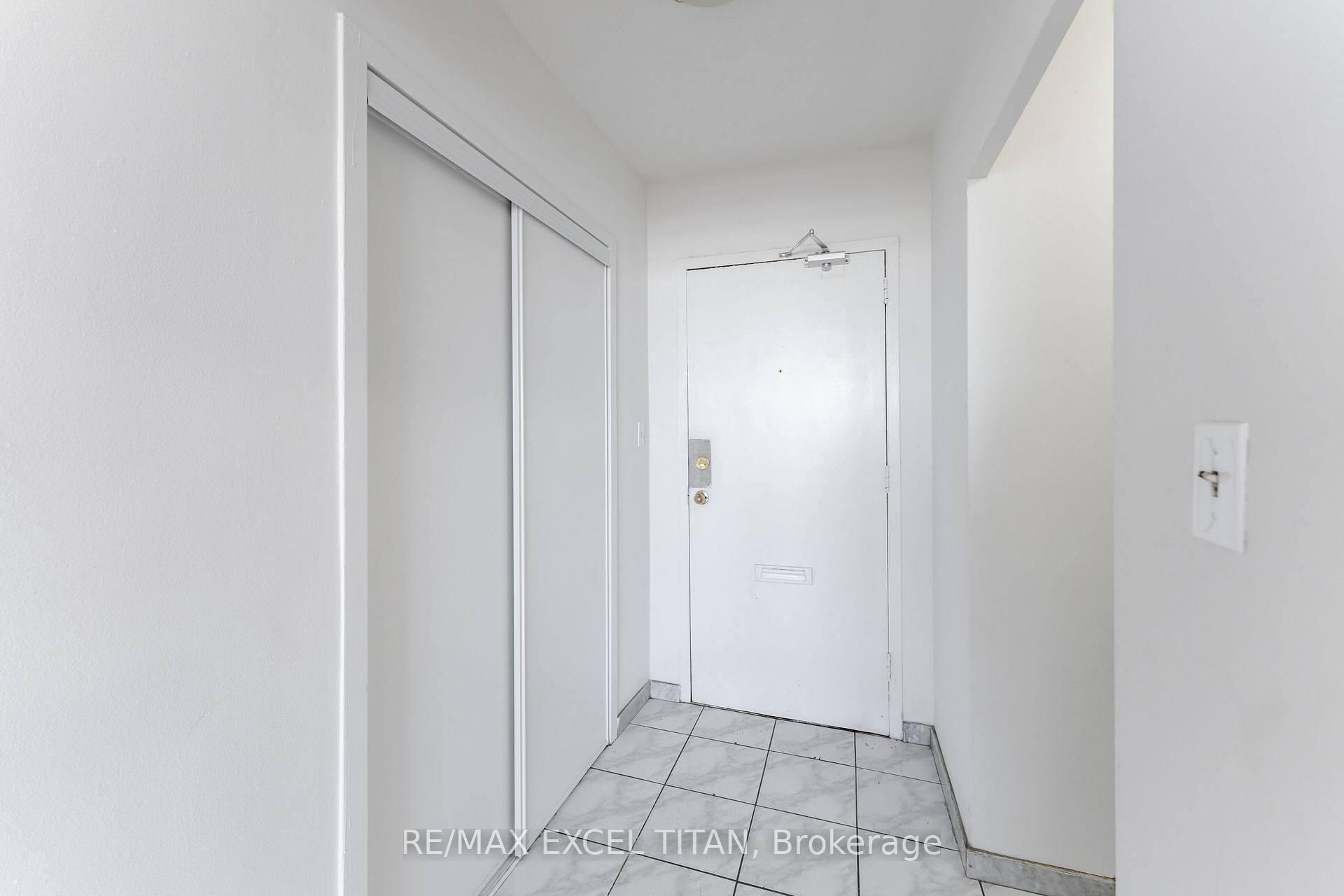 1385 Midland Avenue 611, Toronto E09 — photo 4 of 5