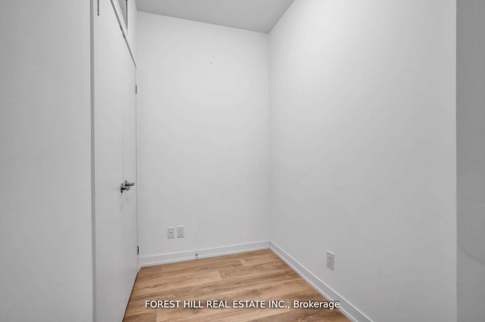 899 Queen Street E 202, Toronto E01 — photo 3 of 5