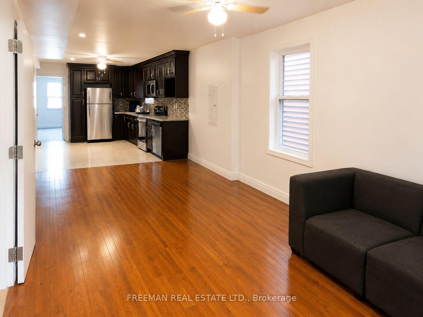 1022 Gerrard Street E 2, Toronto E01 — photo 2 of 5