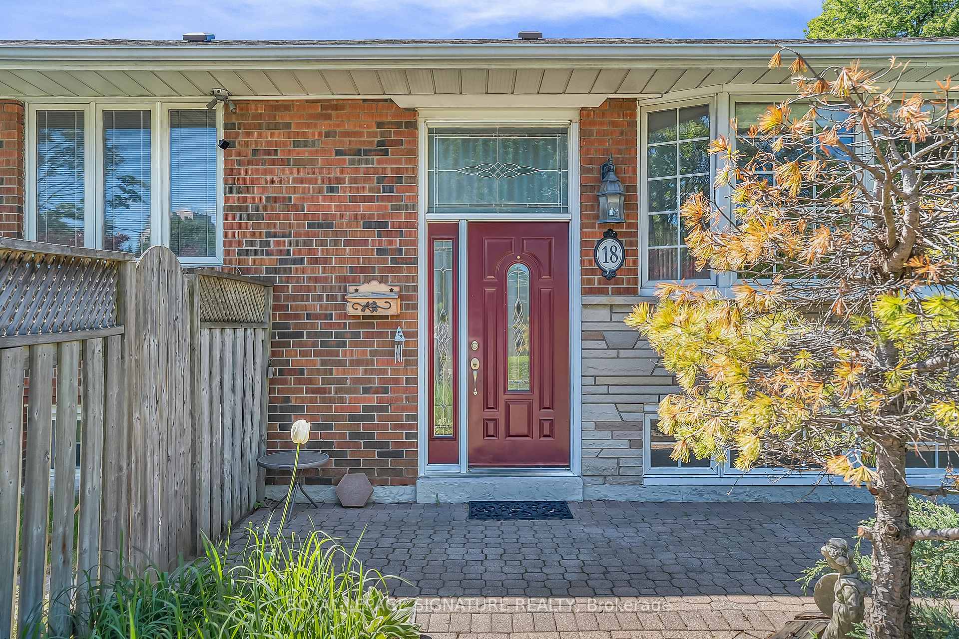 18 Verlaine Place, Toronto E09 — photo 3 of 5