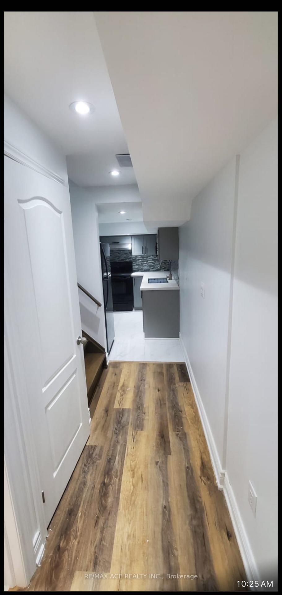 48 Lloydminster Avenue Bsmt, Ajax — photo 3 of 5