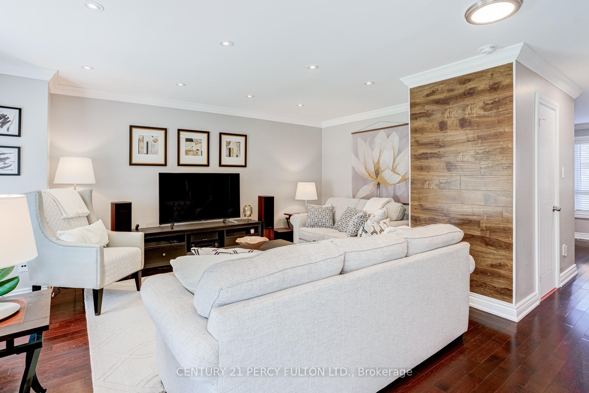 523 Church Street N, Ajax — photo 3 of 5