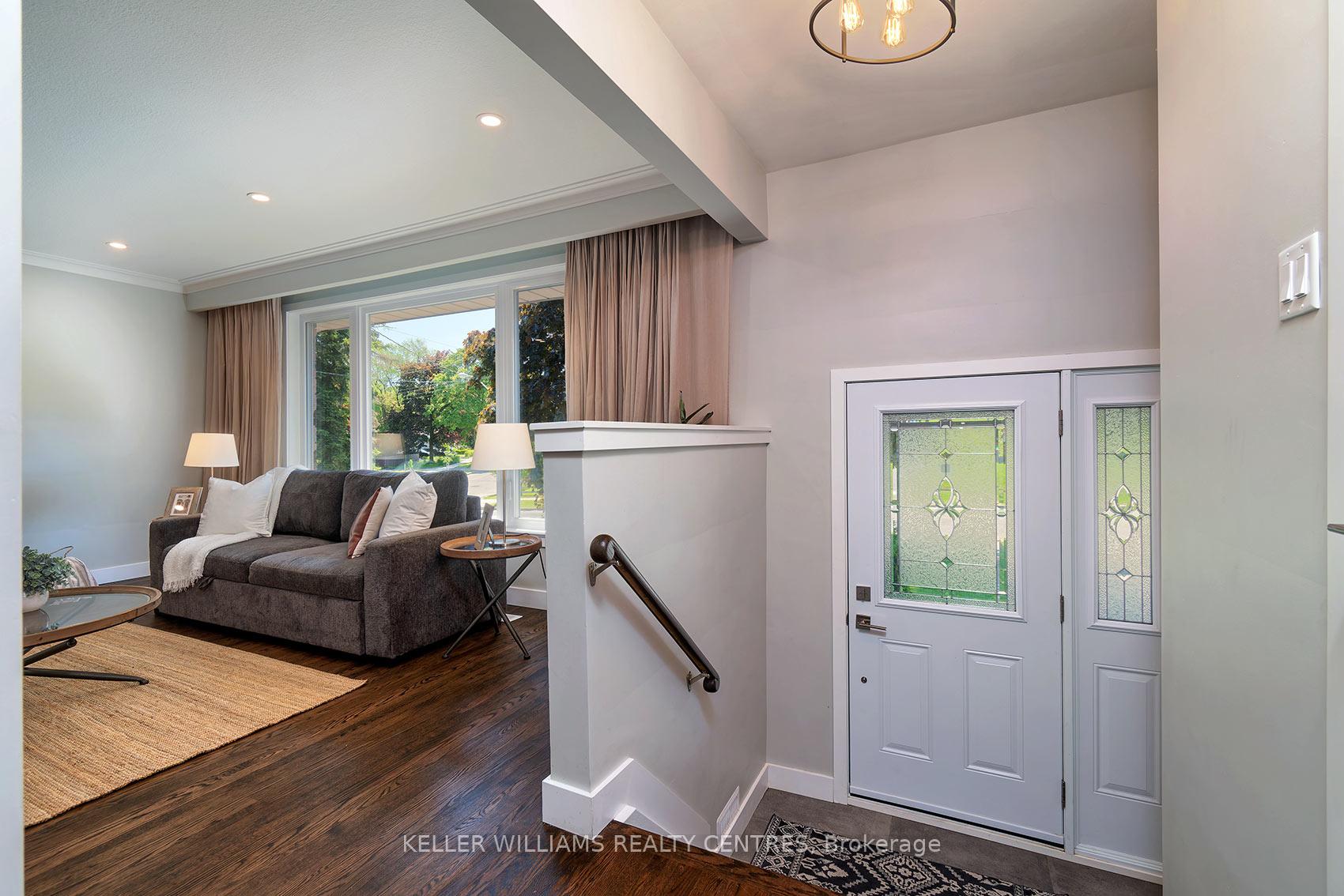 2 Banmoor Boulevard, Toronto E09 — photo 3 of 5