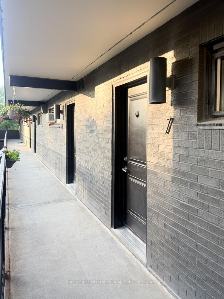 678 Queen Street E Unit 7, Toronto E01 — photo 2 of 5