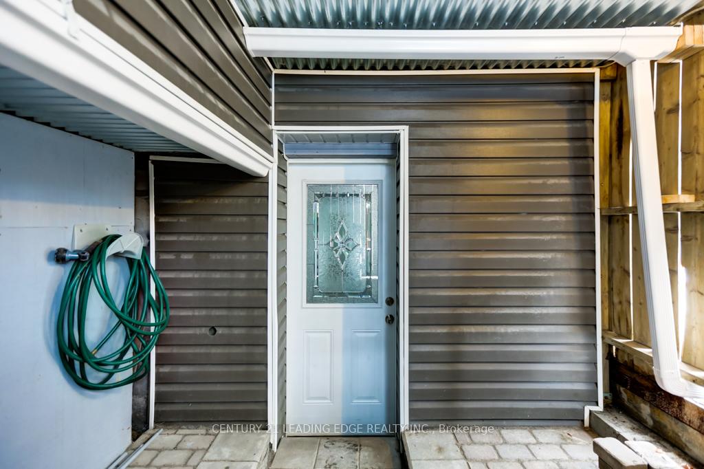 104 Leslie Street Lower, Toronto E01 — photo 2 of 5