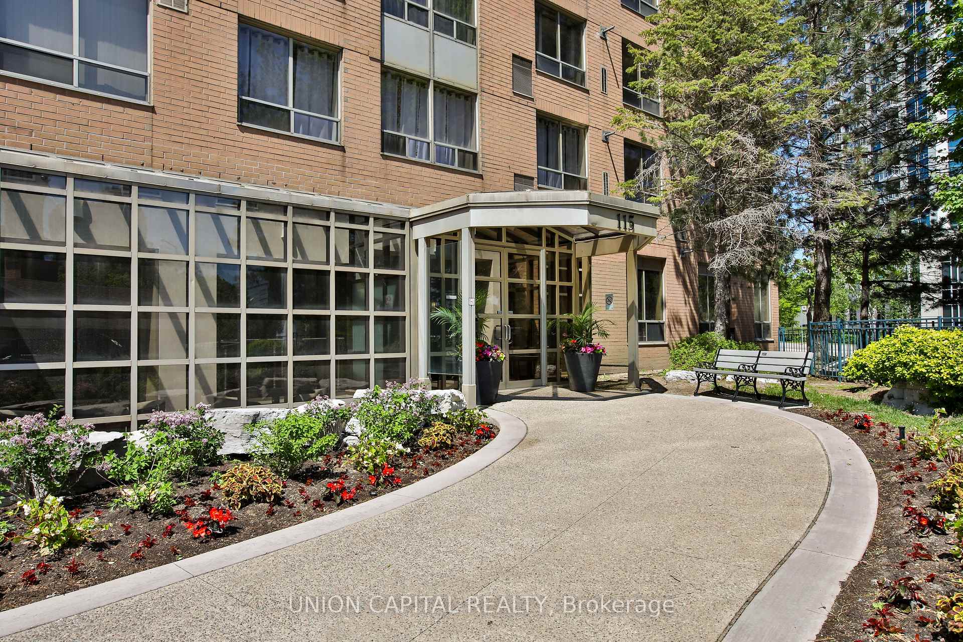 115 Omni Drive 2601, Toronto E09 — photo 2 of 5
