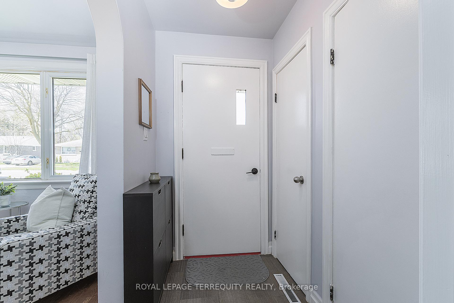 32 Admiral Road, Ajax, ON L1S 2N9 — Ajax, Ontario