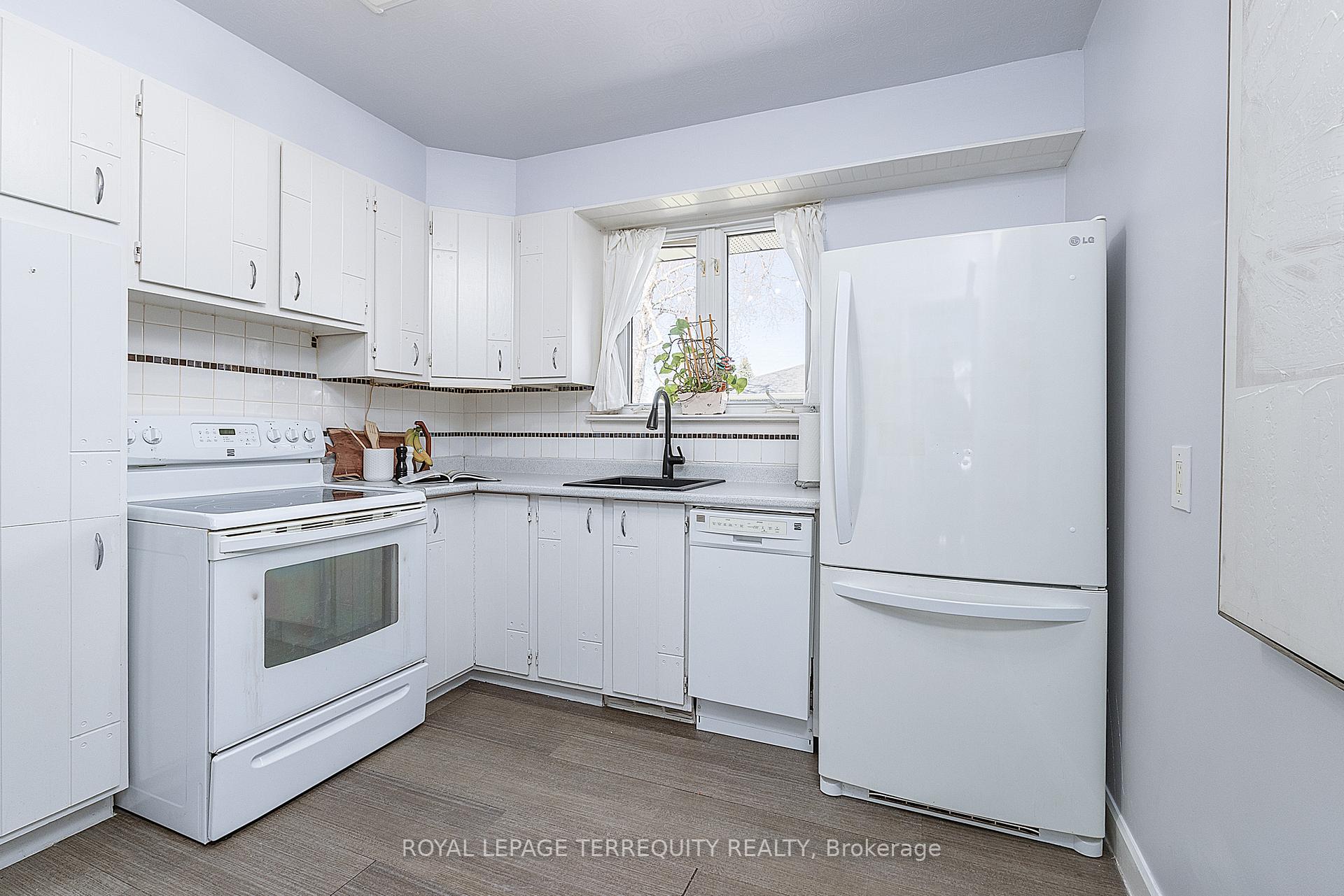 32 Admiral Road, Ajax — photo 2 of 5