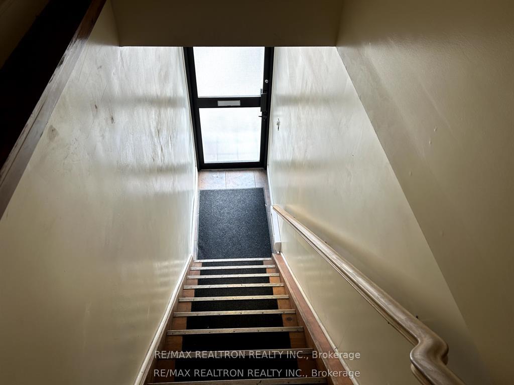 588 Danforth Avenue 3, Toronto E03, ON M4K 1R1 — Toronto E03, Ontario