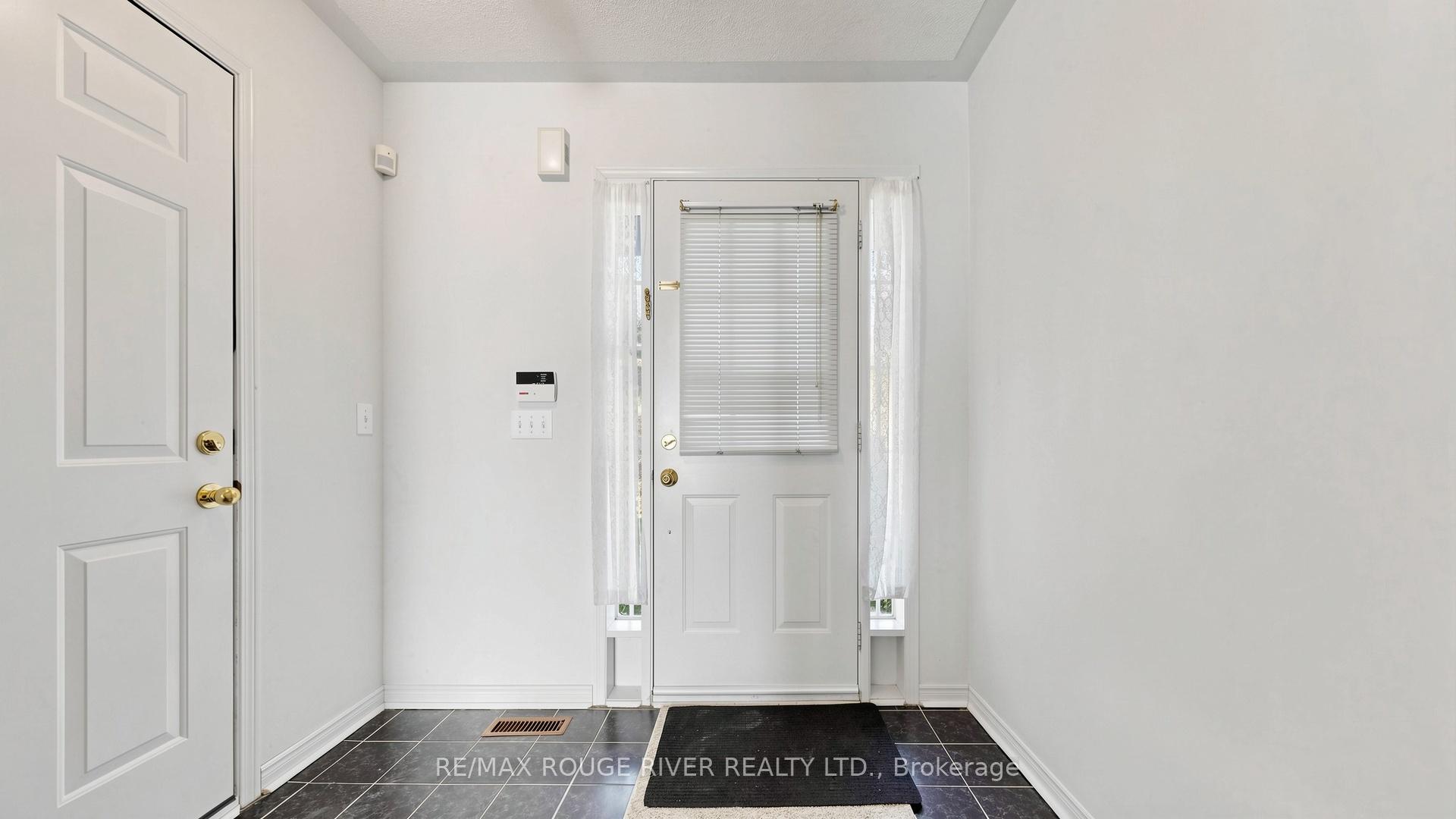 4 Trowell Lane, Ajax — photo 4 of 5