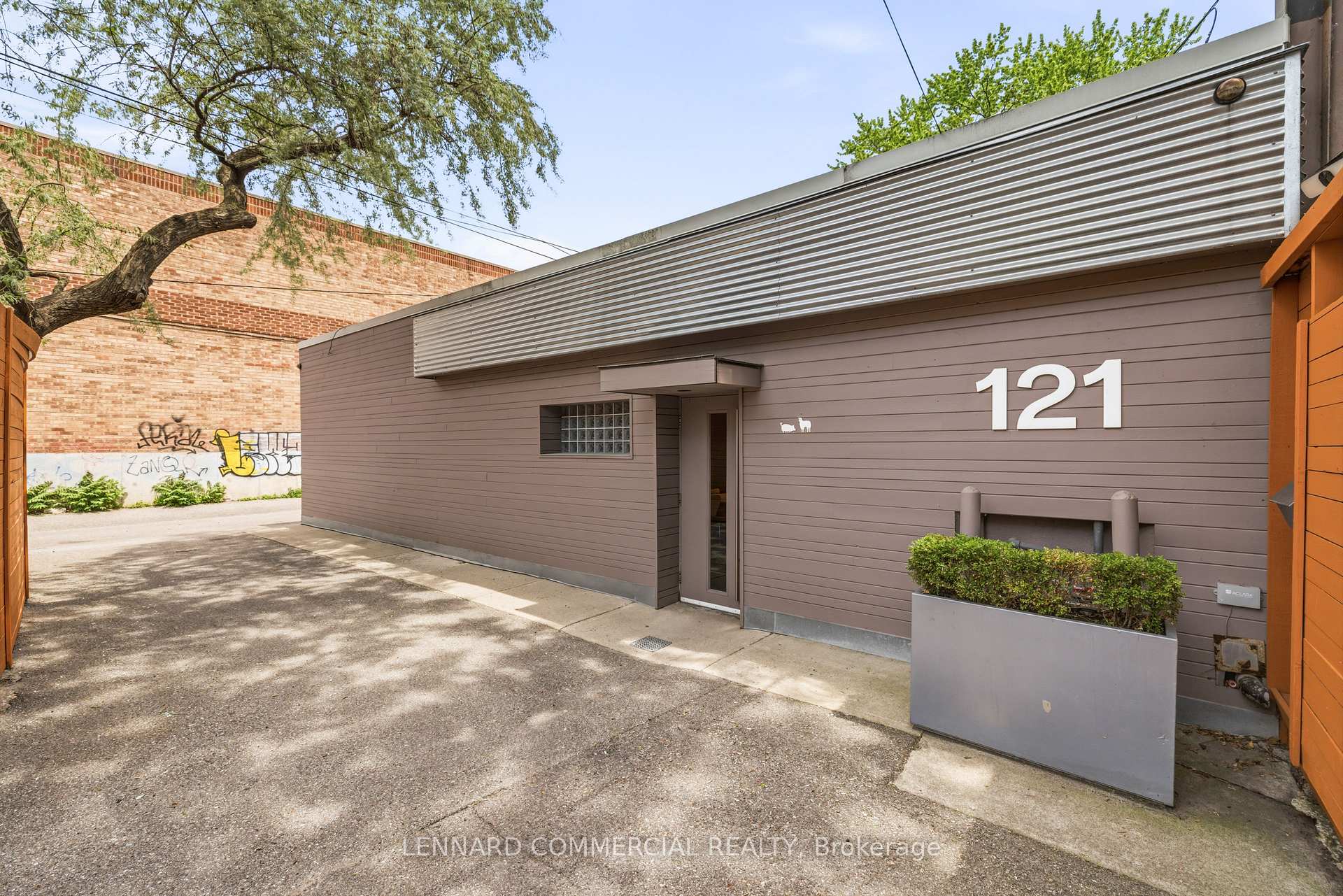 121 Logan Avenue, Toronto E01 — photo 2 of 5