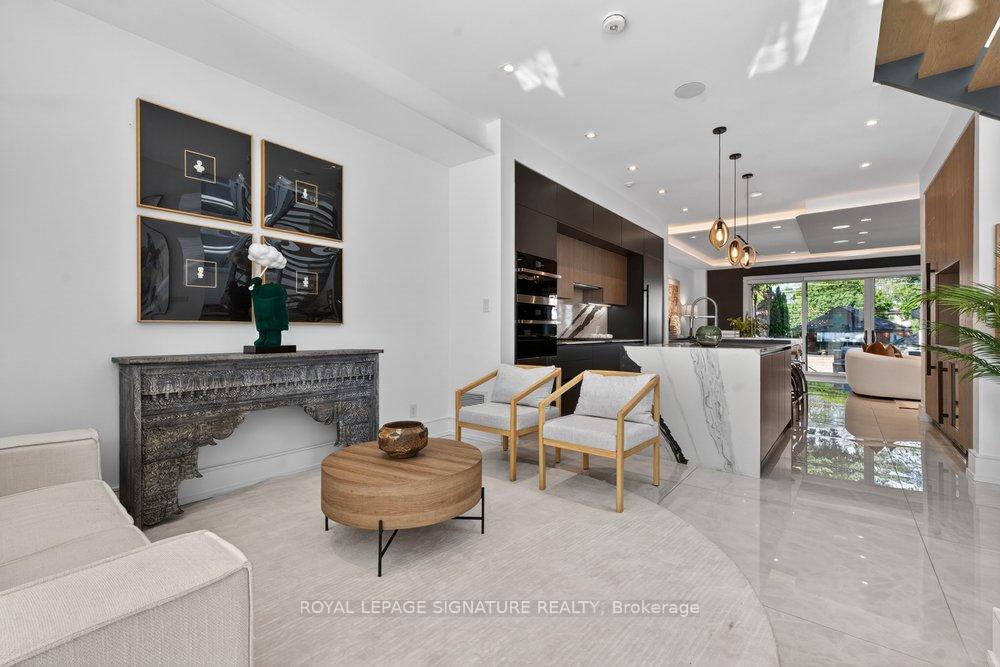 39 Derwyn Road, Toronto E03 — photo 4 of 5