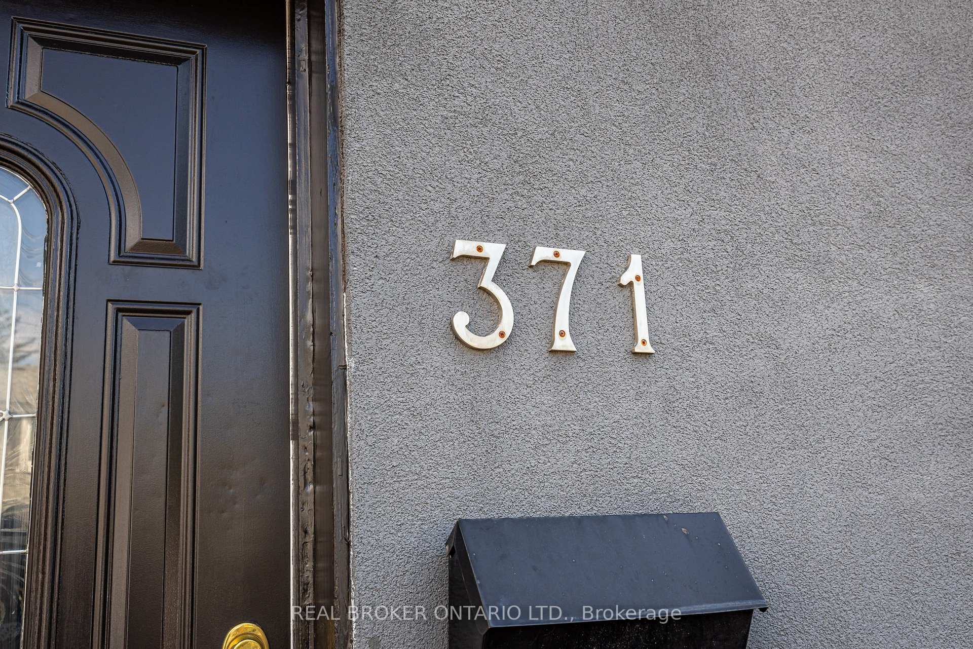 371 Jones Avenue Main, Toronto E01 — photo 2 of 5