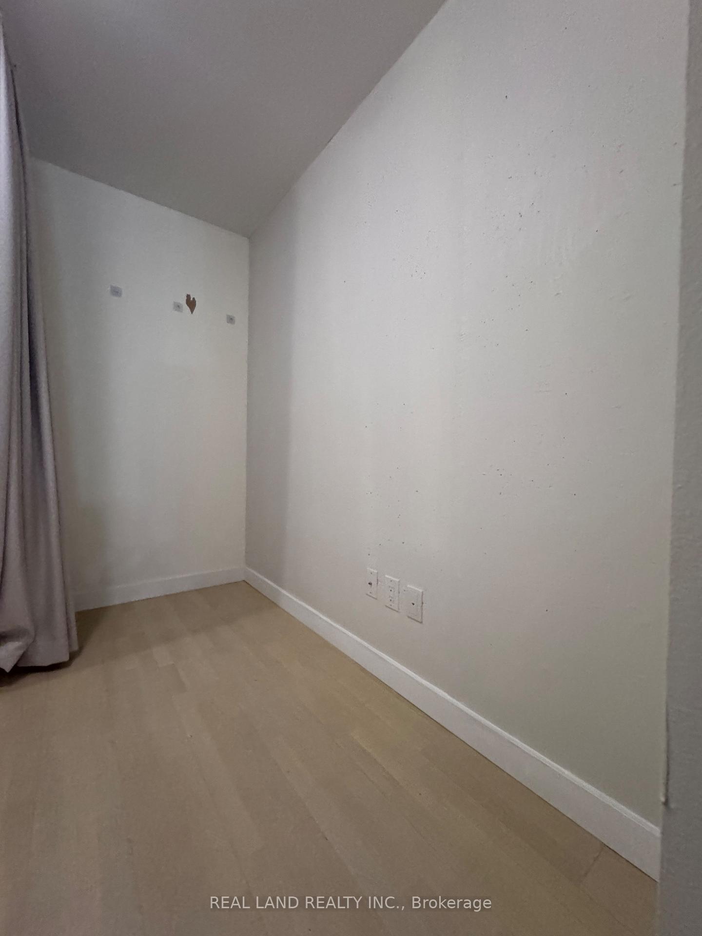 246 Logan Avenue 303, Toronto E01 — photo 3 of 5