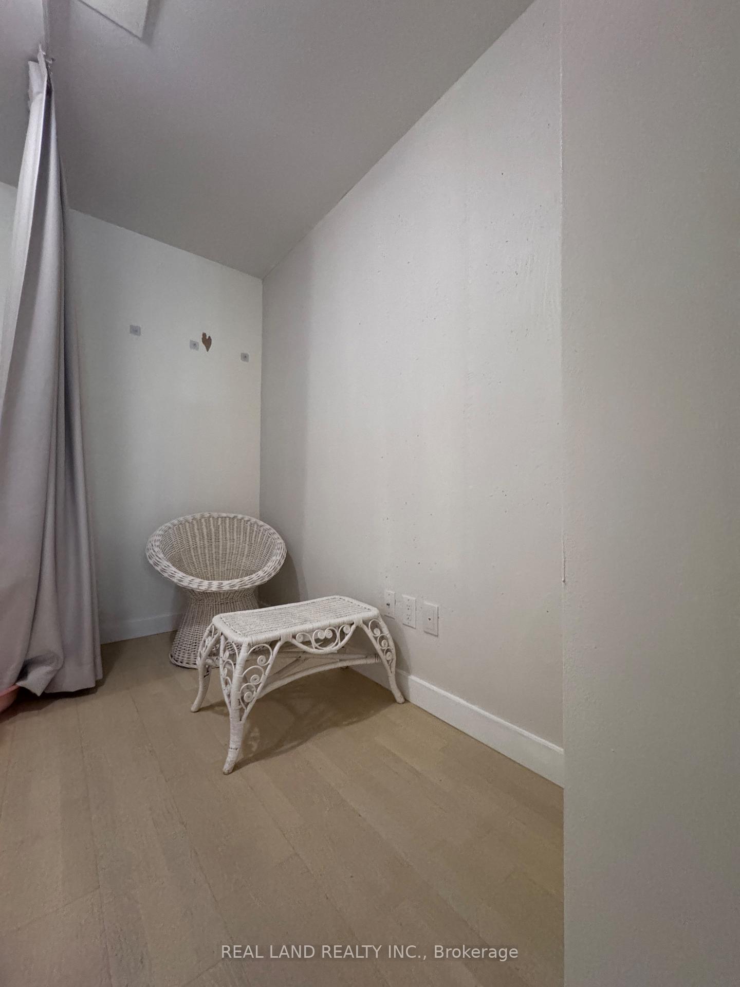 246 Logan Avenue 303, Toronto E01 — photo 4 of 5