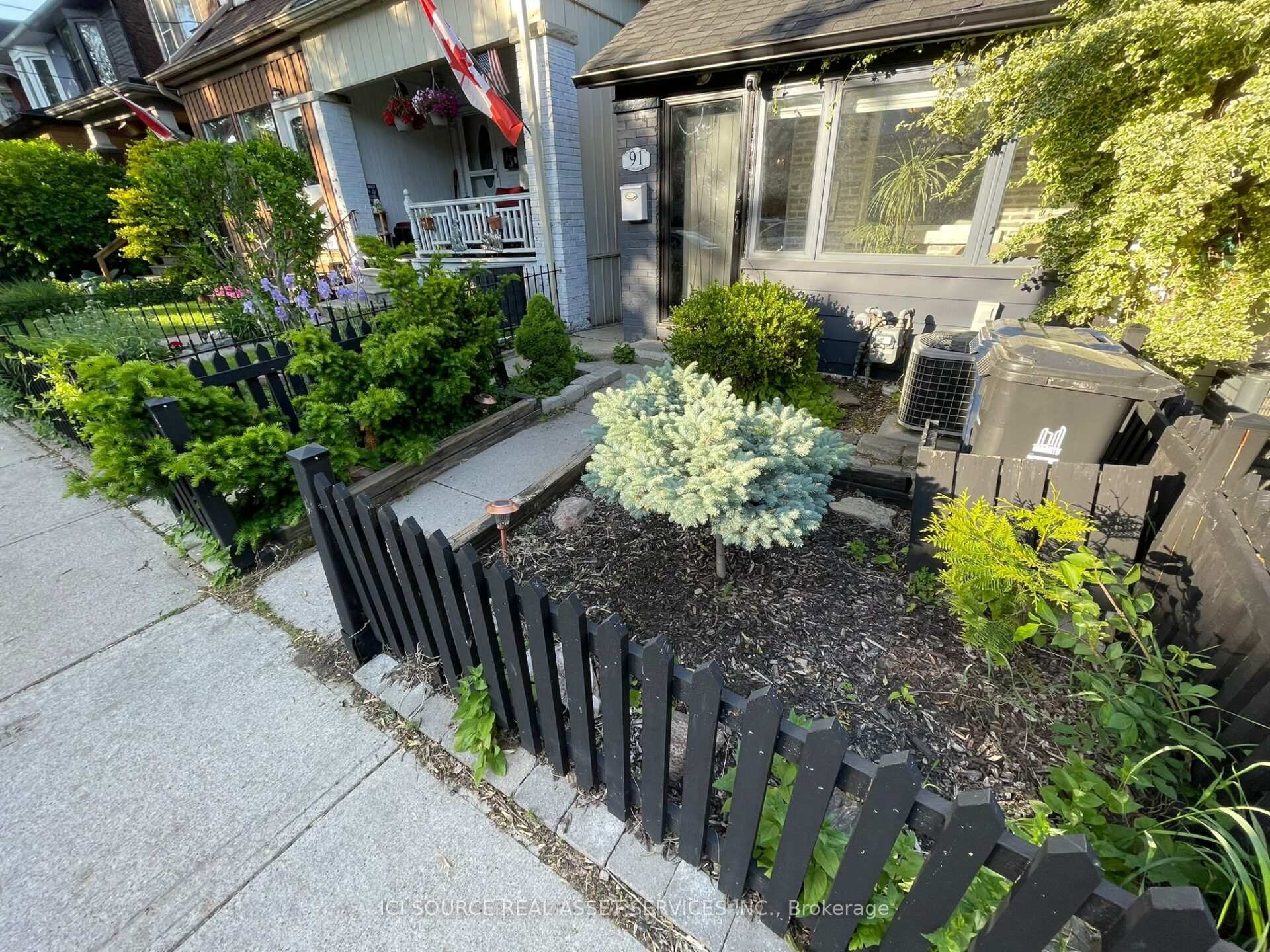 91 Alton Avenue, Toronto E01 — photo 2 of 5
