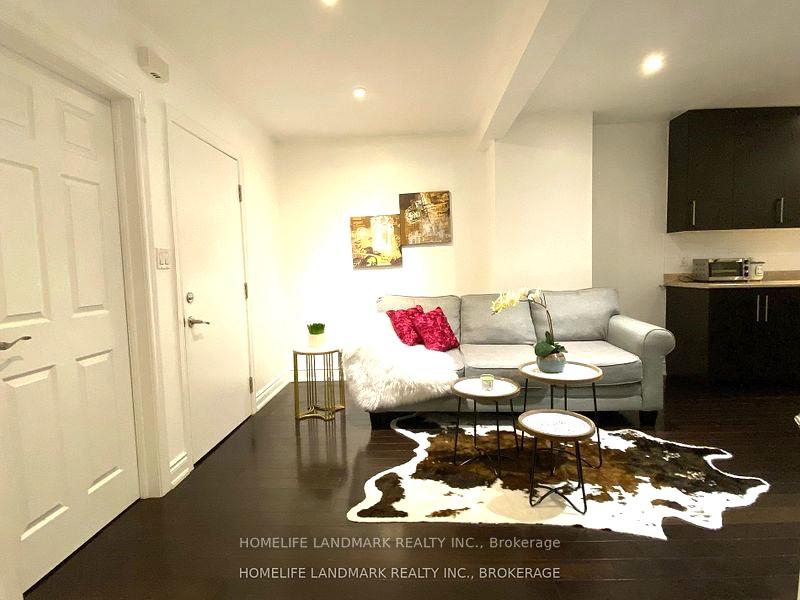 57 Glenside Avenue 2nd, Toronto E01 — photo 4 of 5