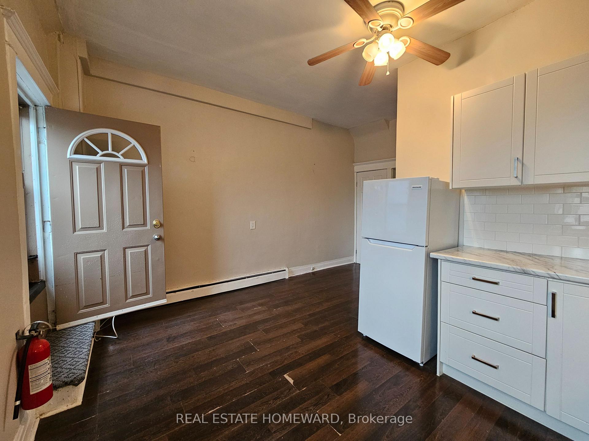 733 Pape Avenue A, Toronto E03 — photo 4 of 5