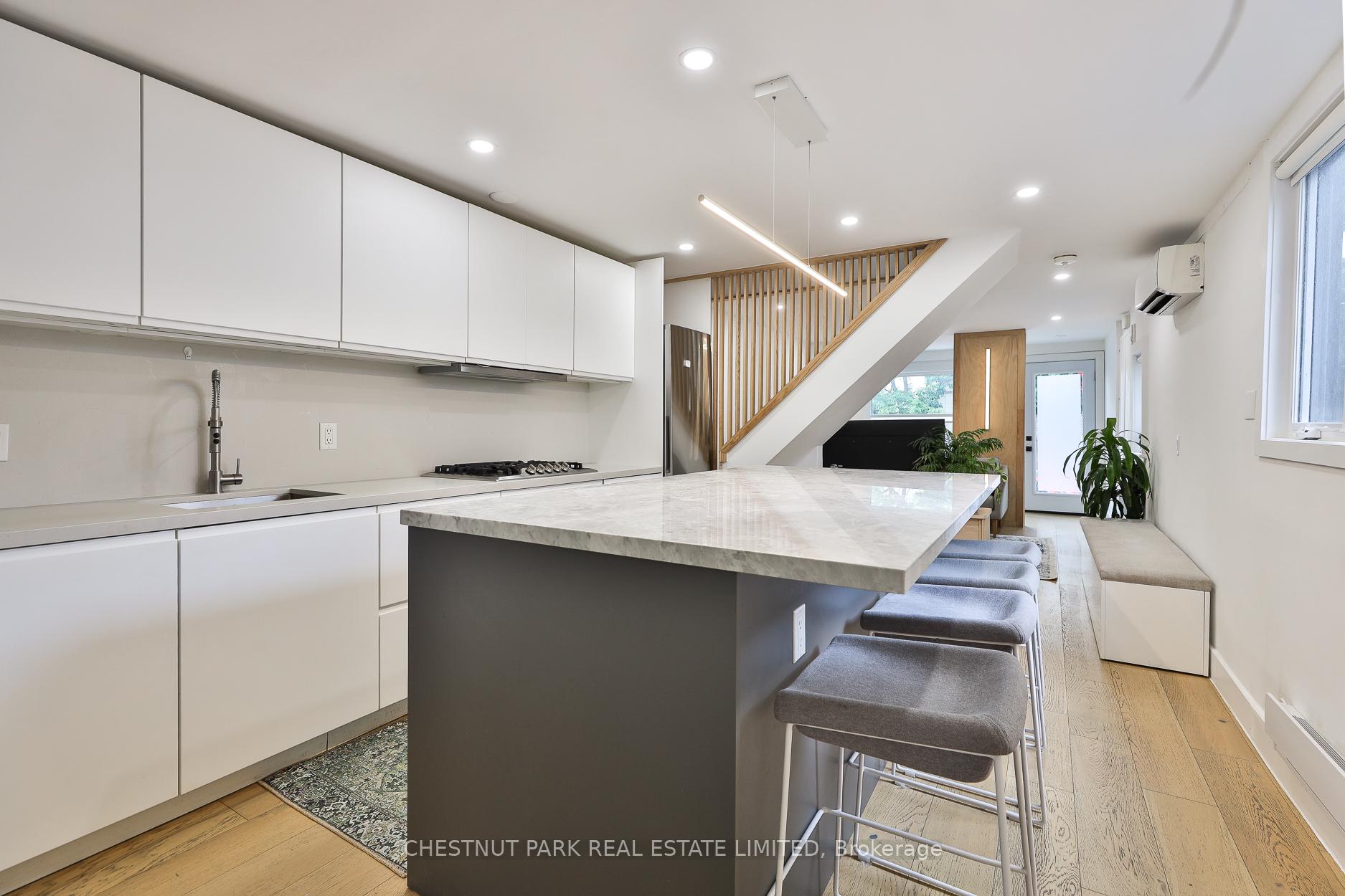 119 Craven Road, Toronto E01 — photo 3 of 5