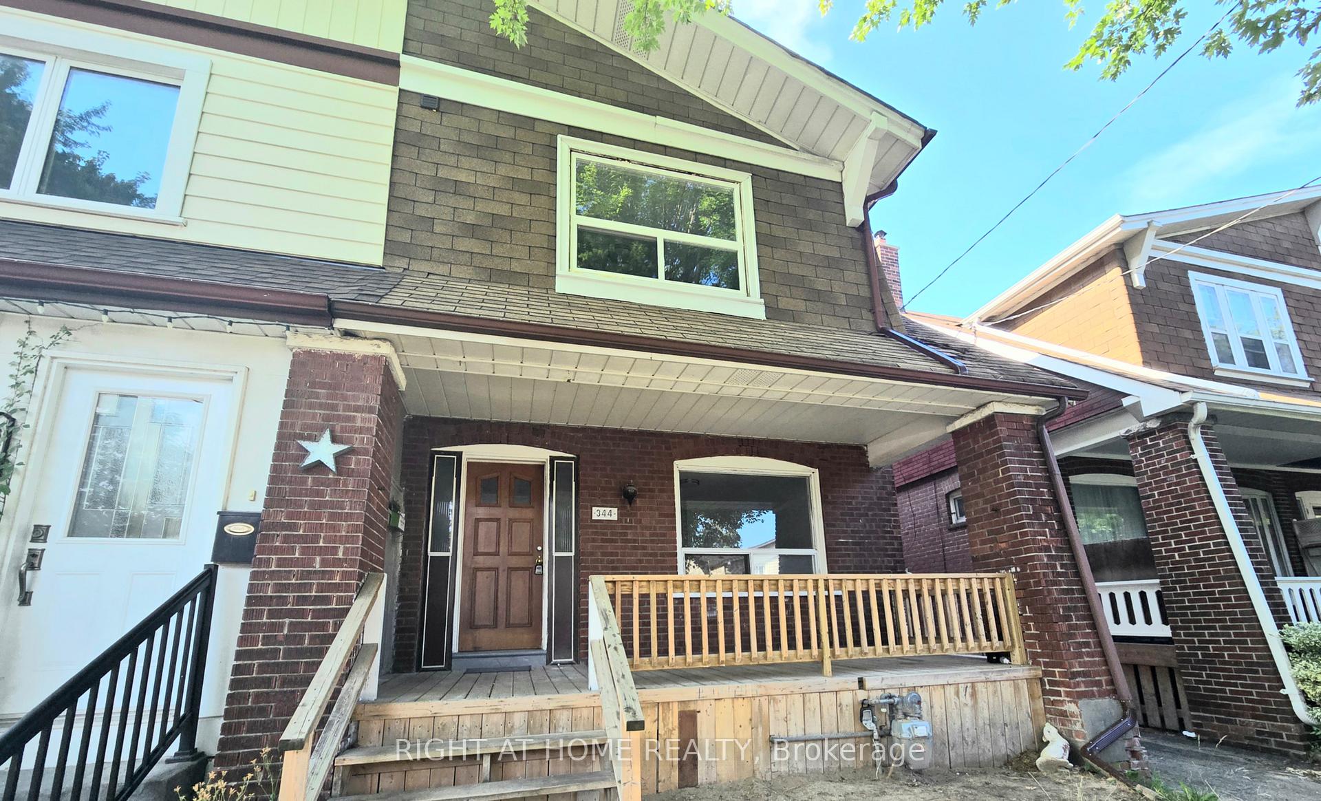 344 Glebeholme Boulevard Upper, Toronto E03, ON M4C 1V1 — Toronto E03, Ontario