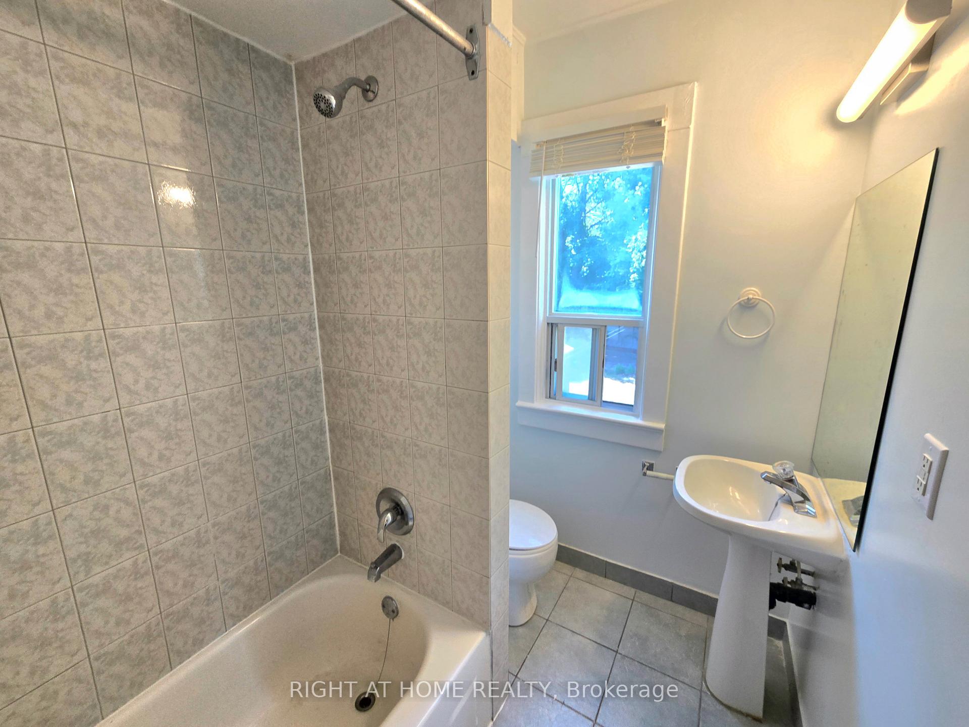 344 Glebeholme Boulevard Upper, Toronto E03 — photo 2 of 5