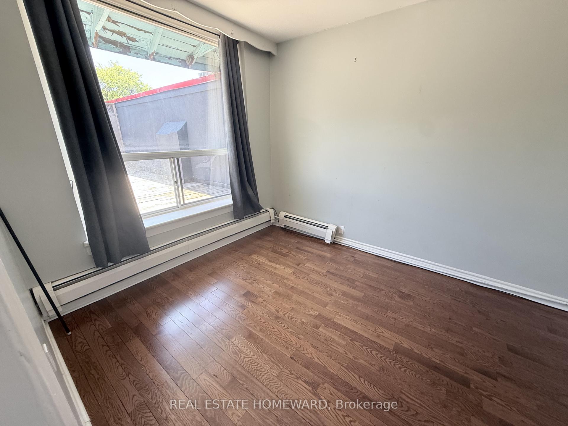 611 Danforth Avenue Apt 2, Toronto E01 — photo 3 of 5