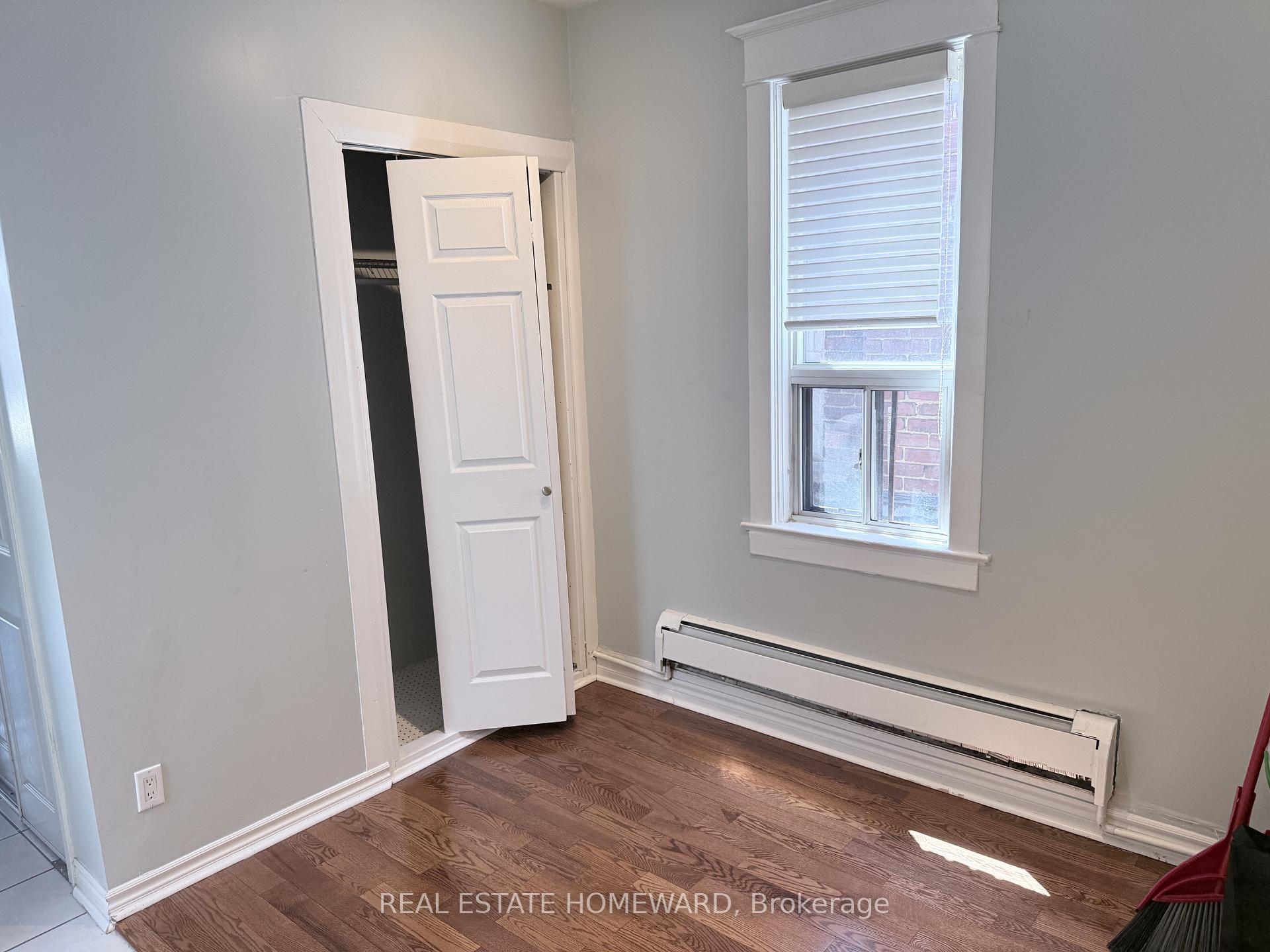611 Danforth Avenue Apt 2, Toronto E01 — photo 4 of 5